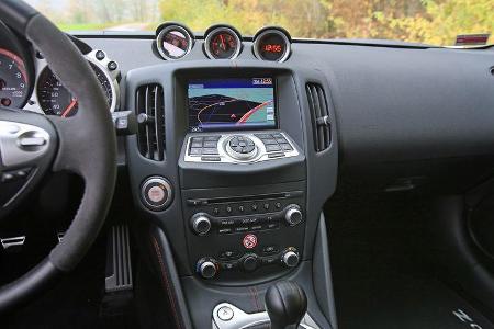 Nissan 370 Z Nismo, Mittelkonsole
