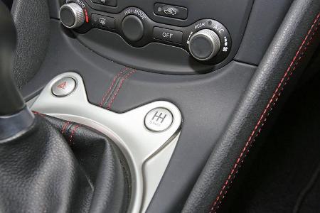 Nissan 370 Z Nismo, Bedienelemente