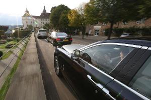 Englische Luxusautos im Fahrbericht