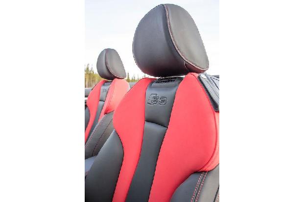 Audi S3 Cabrio, Sitze