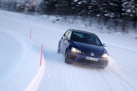 VW Golf R, Frontansicht, Kurvenfahrt