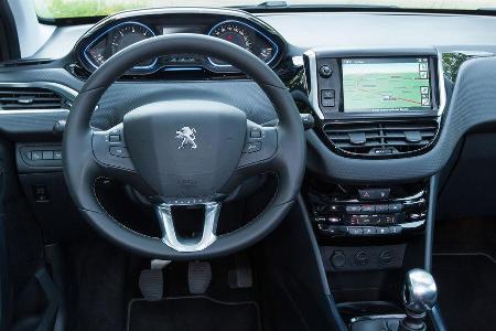 Peugeot 2008 e-HDi 115, Cockpit, Lenkrad