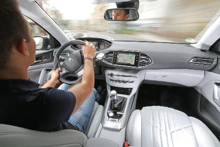 Peugeot 308 e-HDi 115, Cockpit, Fahrersicht