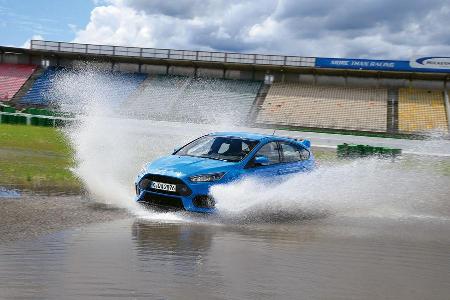 Ford Focus RS, Wasserdurchfahrt, Seitenansicht