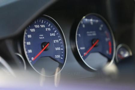 Alpina D3 Biturbo, Rundinstrumente