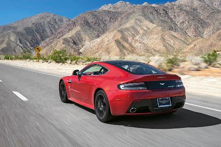 Aston Martin V12 Vantage S, Heckansicht