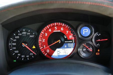 Nissan GT-R, Rundinstrumente