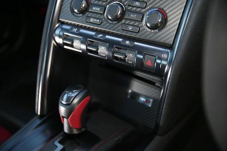 Nissan GT-R, Mittelkonsole