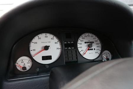 Audi Avant RS2, Rundinstrumente