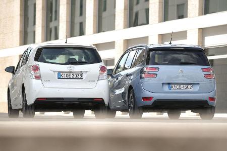 Citron Grand C4 Picasso e-HDi 115, Toyota Verso 1.6 D-4D Life, Heckansicht