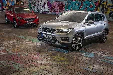 Mazda CX-5 2.0 G 165, Seat Ateca 1.4 TSI, Seitenansicht Mazda CX-5 2.0 G 165, Seat Ateca 1.4 TSI, Seitenansicht