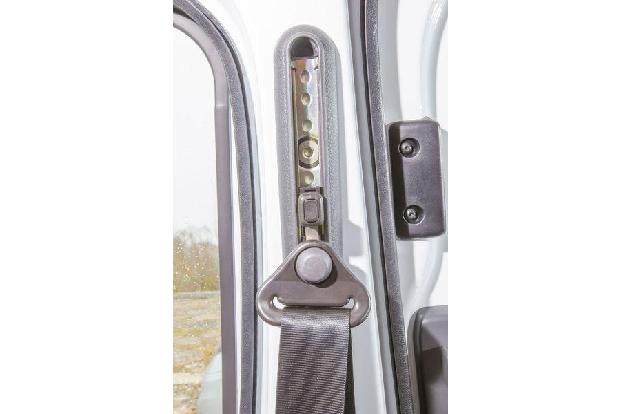 Dacia Dokker dCi 90 Eco2, Gurthalter