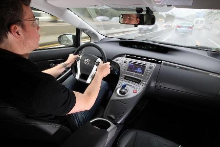 Toyota Prius Plug-In Hybrid, Cockpit