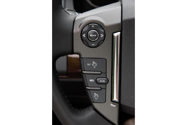 Land Rover Freelander, Lenkrad, Bedienelemente