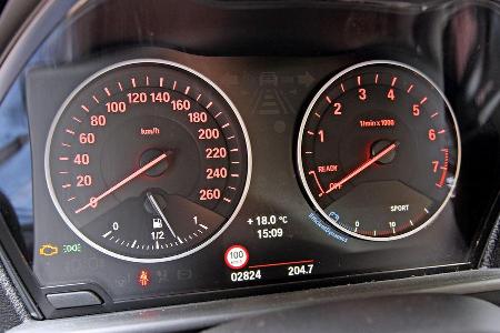 BMW 114i, Tacho, Rundinstrumente