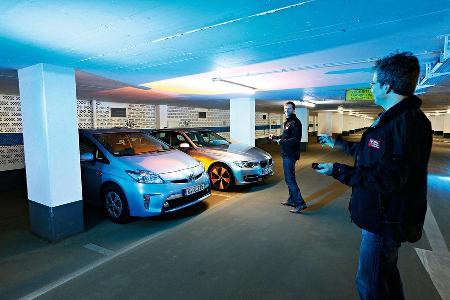 BMW Active Hybrid 3, Toyota Prius Plug-in Hybrid, Frontansicht BMW Active Hybrid 3, Toyota Prius Plug-in Hybrid, Frontansicht