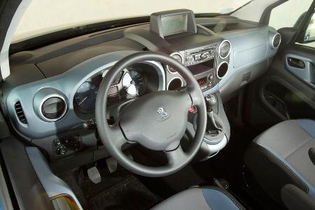 Peugeot Partner Tepee 98 VTi Active, Cockpit, Lenkrad