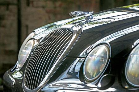 Jaguar S-Type V8, Khlergrill