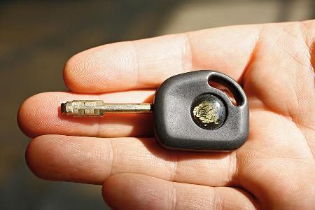 Jaguar S-Type V8, Zndschlssel