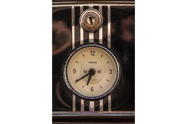 Packard 120 Convertible, Uhr