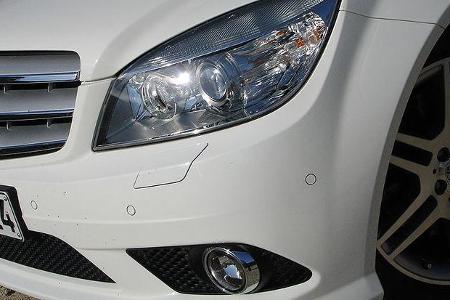 Die AMG-Schürze betont die bullige Schnauze zusätzlich.