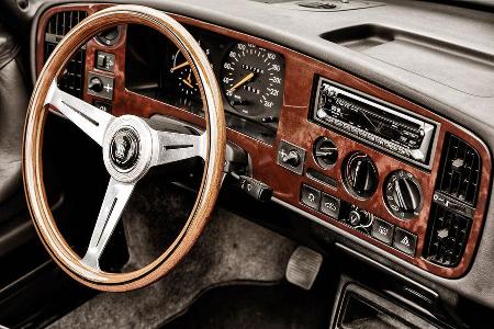 Saab 900, Cockpit