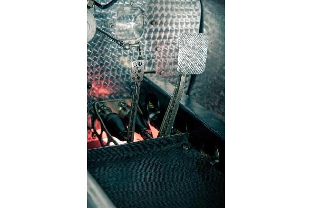 Mercedes-Benz W25, Silberpfeil, Pedalerie