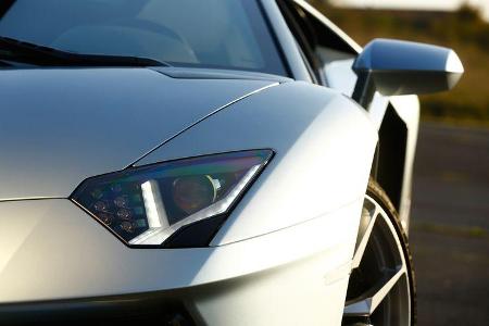 Lamborghini Aventador LP 700-4, Frontscheinwerfer