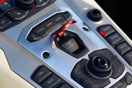 Lamborghini Aventador LP 700-4, Bedienelemente