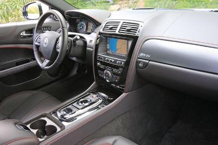 Jaguar XKR-S, Cockpit