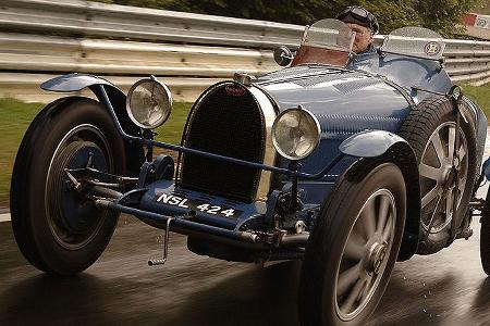 Bugatti 51, gebaut ab 1931: Der blaulackierte Zweisitzer ist ein ästhetisches Meisterwerk.
