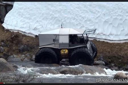 Im Wasser erreicht der ATV Sherp dank eifrig paddelnder Riesenreifen übrigens bis zu 6 km/h.