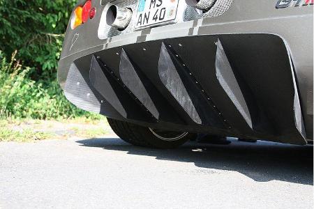 Der Diffusor trägt seinen Teil dazu bei, den Wagen auch bei höheren Tempi sicher in der Spur zu halten.
