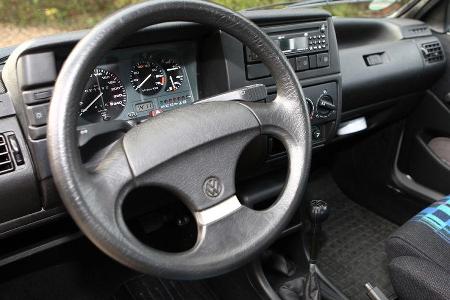 Lenkrad und Armaturenbrett des VW Polo G40