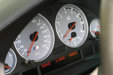BMW M5 E39, Rundinstrumente