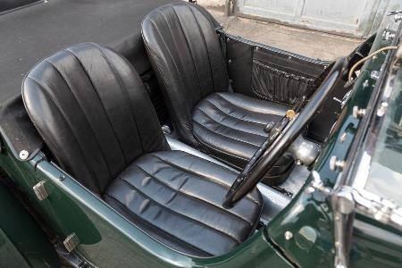 Aston Martin MK II, Sitze