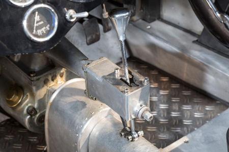 Aston Martin MK II, Schalthebel