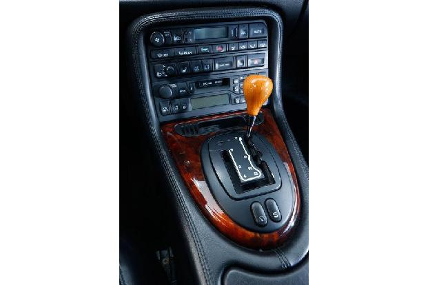 Jaguar XK8, Mittelkonsole, Schalthebel