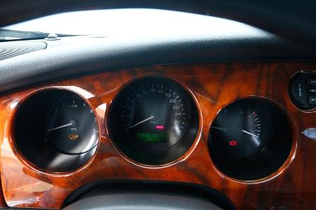 Jaguar XK8, Rundinstrumente