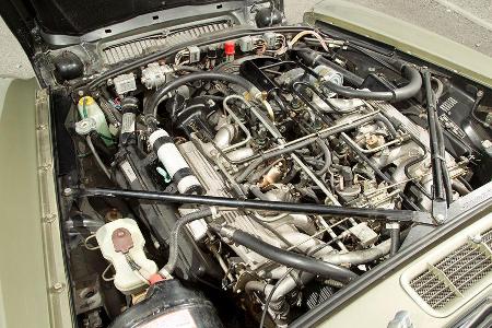Daimler Double Six, Motor