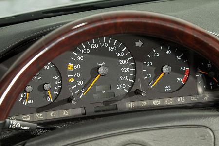 Mercedes-Benz SL 600, Rundinstrumente