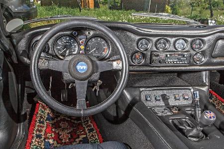 TVR 3000 M, Cockpit