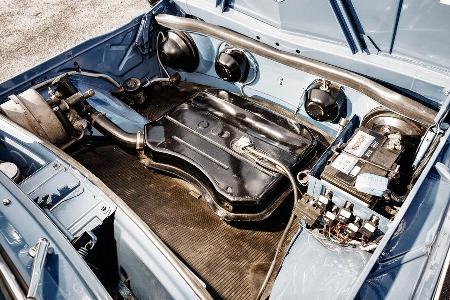 Renault 8 Gordini 1300, Tank
