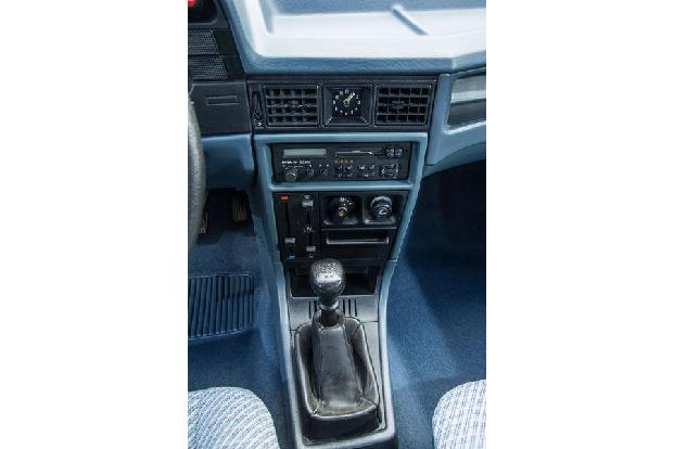 Opel Kadett 1.6i, Mittelkonsole