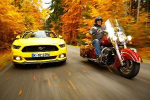 Mit Ford Mustang und Indian durch den Herbst