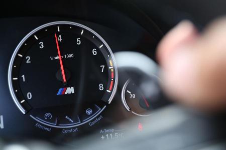 BMW M5 Competition, Anzeigeinstrument