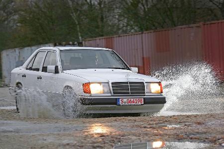 Mercedes-Benz 250 D, Wasserdurchfahrt