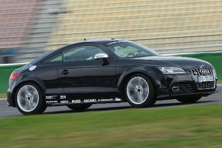 Die nächste Stufe beinhaltet neben Leistungssteigerung und optimiertem Fahrwerk erneut die Sportbereifung.