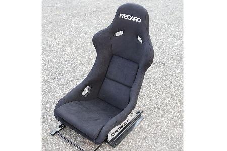 ... durch leichte Recaro-Sportsitze aus Karbon ersetzt.