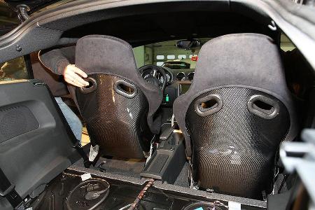 Mittlerweile kommt echtes Rennsport-Feeling im Inneren des Audi auf.